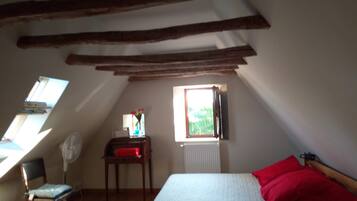 2 slaapkamers, een strijkplank/strijkijzer, wifi, beddengoed