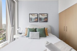 2 bedrooms, iron/ironing board, WiFi, bed sheets - FIRST CLASS | 2BR | Stylish Bliss (Creek Harbour)