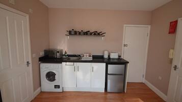 Studio | Private kitchen | Fridge, microwave, stovetop, electric kettle