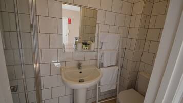 Studio | Bathroom | Shower, hair dryer, towels