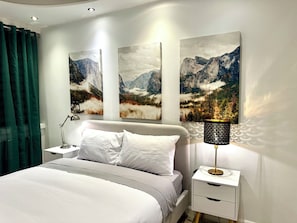 2 bedrooms, iron/ironing board, WiFi, bed sheets - Luxury 2 Bedroom Apartment Facing Hyde Park Central London (London)