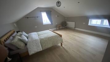 1 bedroom, travel crib, WiFi, bed sheets