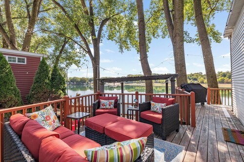 MTM Premier Funky Turtle sleeps 8 in a classic park model with beautiful lakefront views. Features lofted bedrooms, cozy living spaces, and access to campground activities for a fun and peaceful lakeside stay.