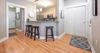6BR Downtown | Side-by-Side Townhomes | 2 Garages