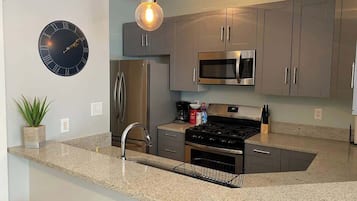 Coffee/tea maker, fridge, microwave, oven
