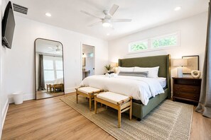 3 habitaciones, tabla de planchar con plancha, wifi y ropa de cama 