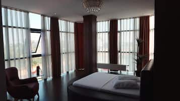 Junior Suite | Desk, laptop workspace, blackout drapes, iron/ironing board