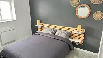 1 bedroom, desk, iron/ironing board, travel cot