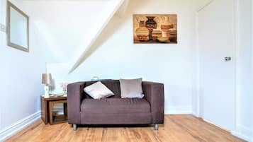 Apartment | Living area | TV