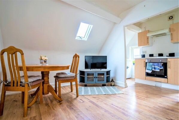 Apartment | Dining