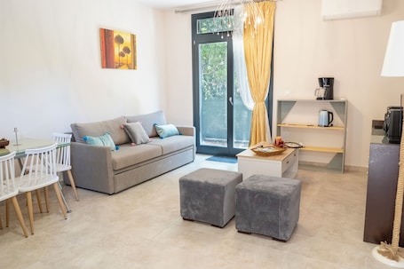 TV. Charming 1-bedroom apartment in delightful Chios and traditional Kampos area.