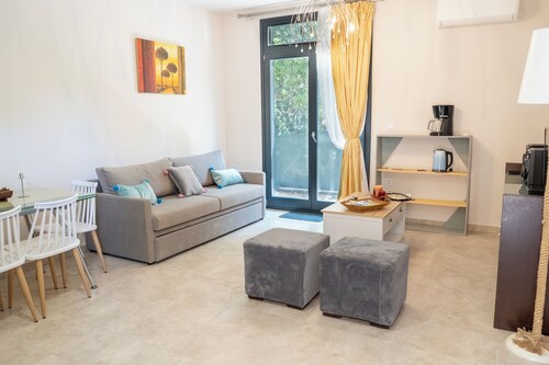 Charming 1-bedroom apartment in delightful Chios and traditional Kampos area. 