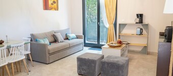 Charming 1-bedroom apartment in delightful Chios and traditional Kampos area. 