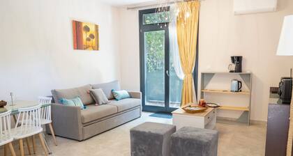 Charming 1-bedroom apartment in delightful Chios and traditional Kampos area.