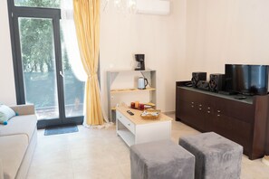 TV - Charming 1-bedroom apartment in delightful Chios and traditional Kampos area. (Chios)