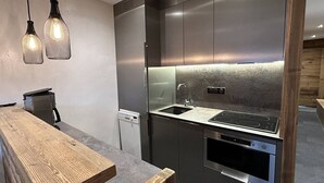 Kaffetrakter/tekoker, kjøleskap, mikrobølgeovn og oppvaskmaskin