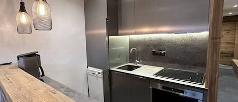 Fridge, microwave, dishwasher, coffee/tea maker