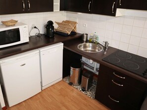 Kylskåp, mikrovågsugn och diskmaskin