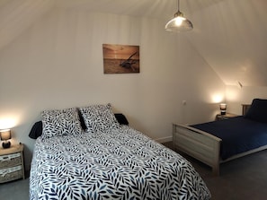 2 bedrooms, travel crib, free WiFi, bed sheets
