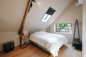 4 slaapkamers, een kluis op de kamer, een strijkplank/strijkijzer, wifi