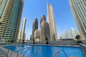 Pool - Stylish 3BR in Address Opera, Burj Khalifa View (Dubai)