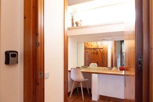 Coratina Camera confort con letto matrimoniale | Espacio para trabajar con un portátil, wifi gratis, ropa de cama