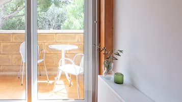 2 bedrooms, laptop workspace, free WiFi, bed sheets