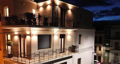 SVR PALACE BRONTE CITTA' DEL PISTACCHIO ETNA, ACCOGLIENTE PALAZZETTO 3 CASE