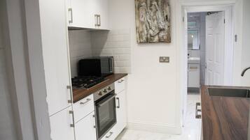 House | Private kitchen | Fridge, microwave, oven, stovetop