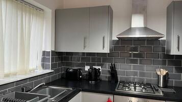 House | Private kitchen | Fridge, microwave, oven, stovetop