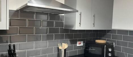 Ferienhaus | Eigene Küche | Kühlschrank, Mikrowelle, Ofen, Herdplatte