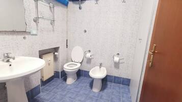 Bidet, shampoo
