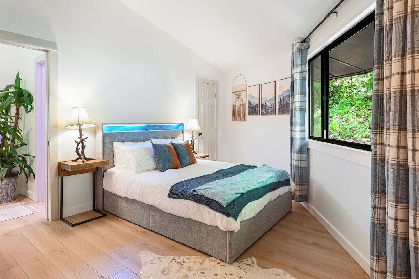 2 bedrooms, desk, travel crib, free WiFi