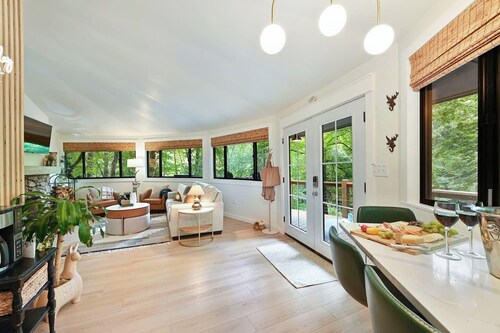 Luxury tree house-like accommodations in the Blue Ridge Mountains. Ski/bike/hike