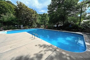 Lämmitetty uima-allas