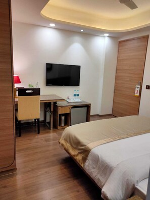 Standard Single Room | In-room safe, iron/ironing board, free WiFi - Jb innovations (Lucknow)