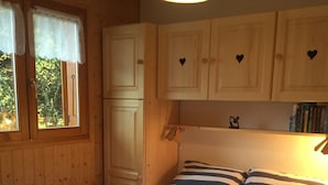 Unclassified image, 3 of 13, button - Contemporary Apartment near ski lift - sleeps4/5 (Saint-Jean-d'Aulps)