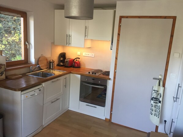 Refrigerador, microondas, horno, lavavajillas