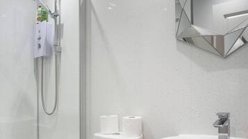 Chuveiro, secador de cabelo