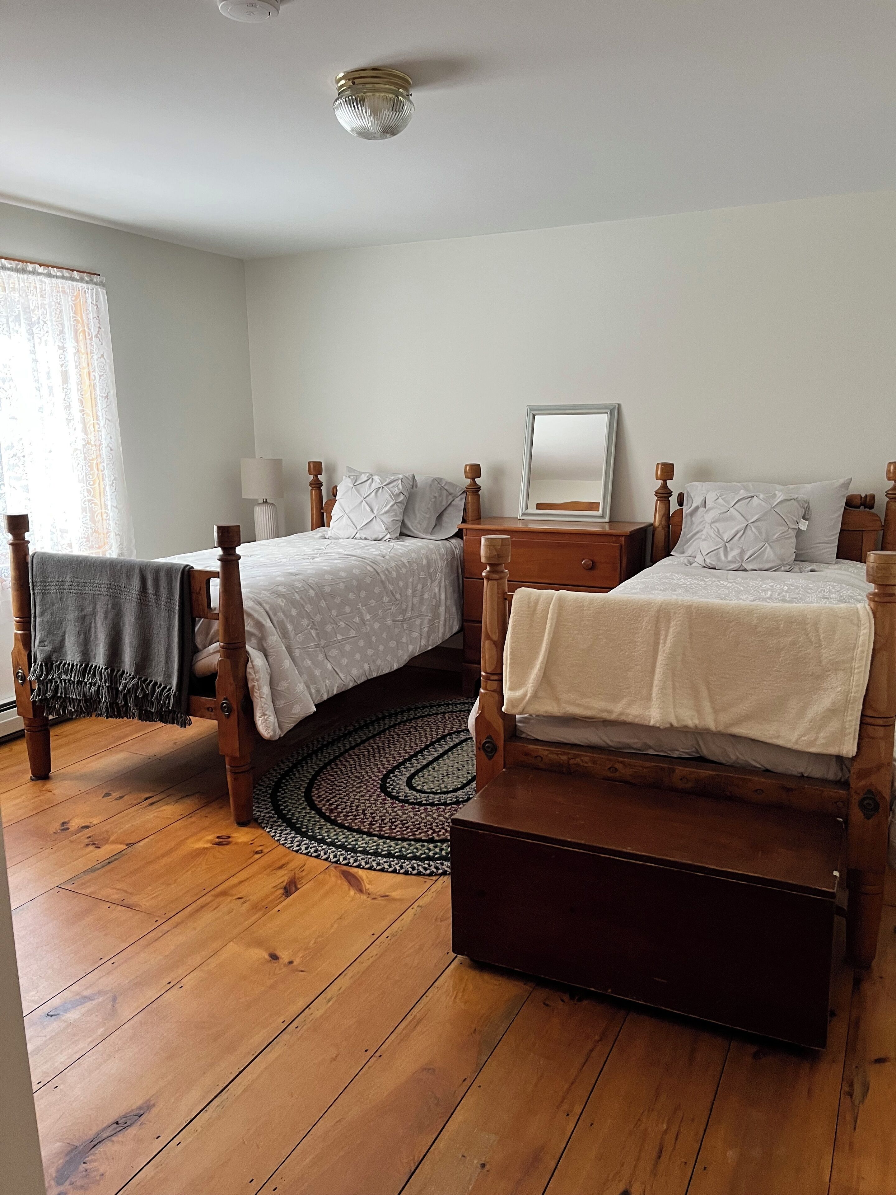 2 chambres, fer et planche à repasser, accès au Wi-Fi (inclus)
