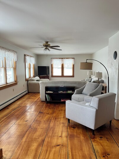 Quiet Country 2 Bedroom Home Near Bellows Falls & Walpole — Easy I-91 Access