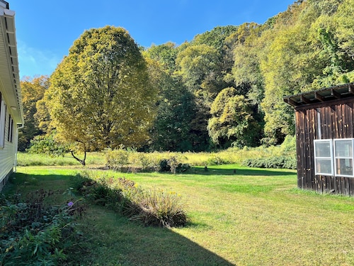 Quiet Country 2 Bedroom Home Near Bellows Falls & Walpole — Easy I-91 Access