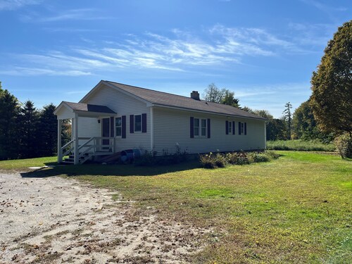 Quiet Country 2 Bedroom Home Near Bellows Falls & Walpole — Easy I-91 Access