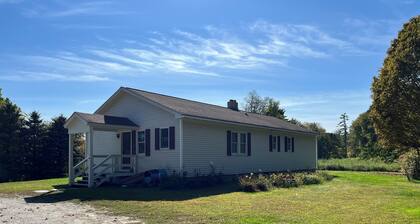 Quiet Country 2 Bedroom Home Near Bellows Falls & Walpole — Easy I-91 Access