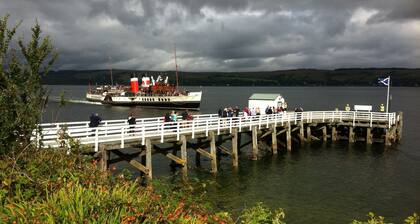 Comfortable studio apartment Blairmore near Dunoon. Views to Pier & Loch Long.