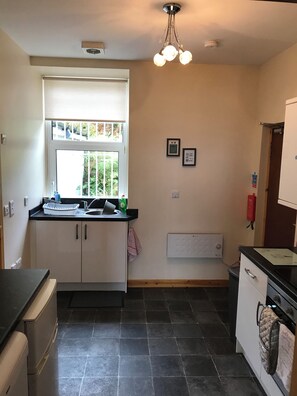 冰箱、微波炉、烤箱、洗碗机