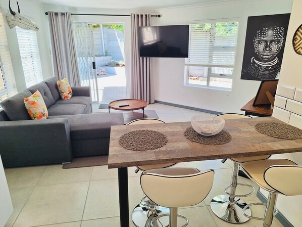 Interior - Dee-Ones at Witboom, WIFI, Pool, Durbanville Winelands (Durbanville)