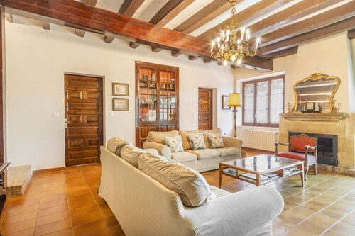 Country House 'Ca L'Andorrà' with Shared Pool, Private Terrace and Wi-Fi