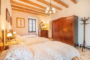 4 chambres, fer et planche à repasser, Wi-Fi gratuit, draps fournis