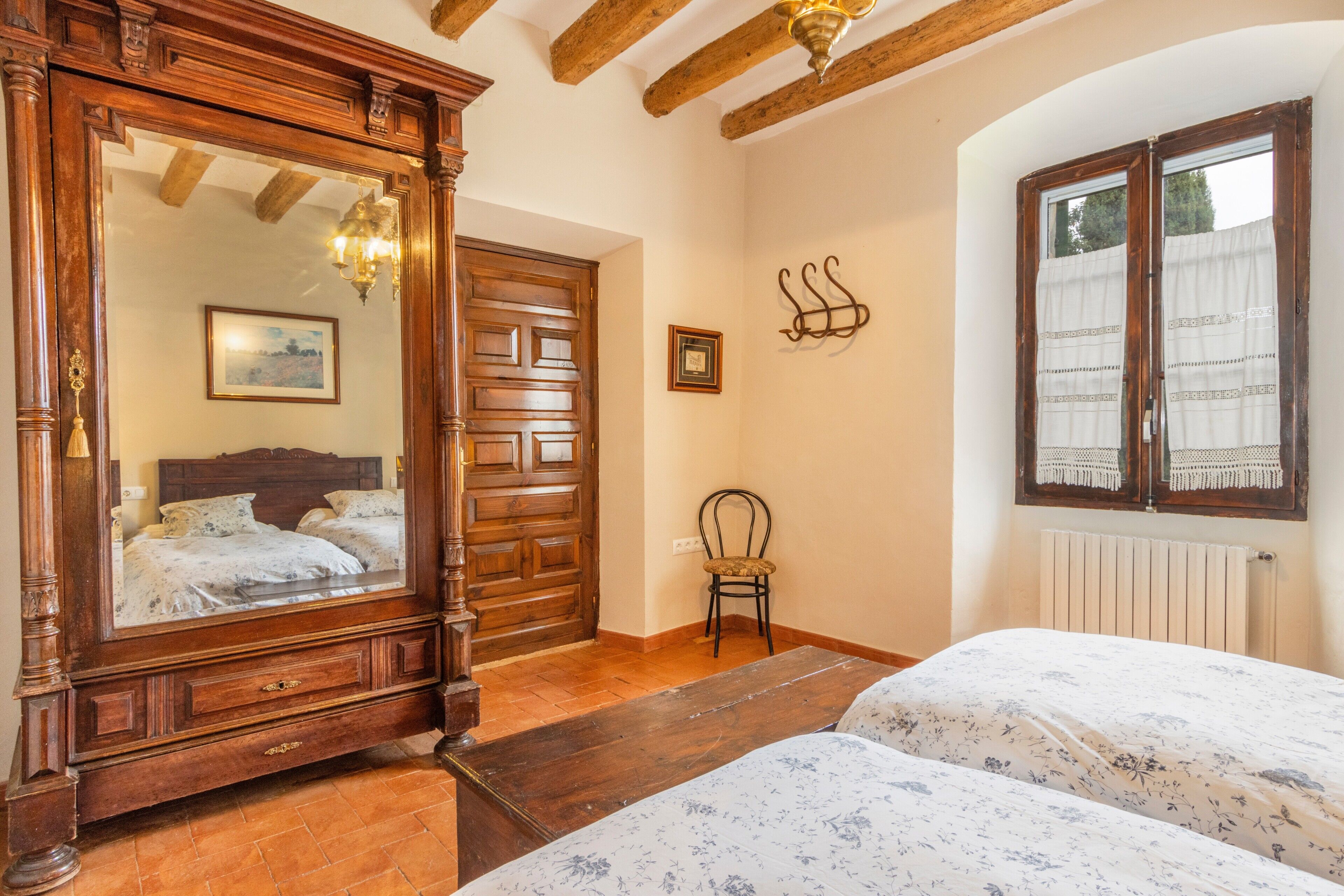 4 bedrooms, iron/ironing board, free WiFi, bed sheets